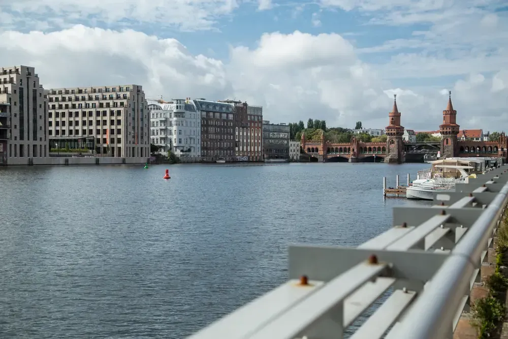 Umgebung an der Spree nahe dem Nephrologicum Berlin Kreuzberg-Friedrichshain